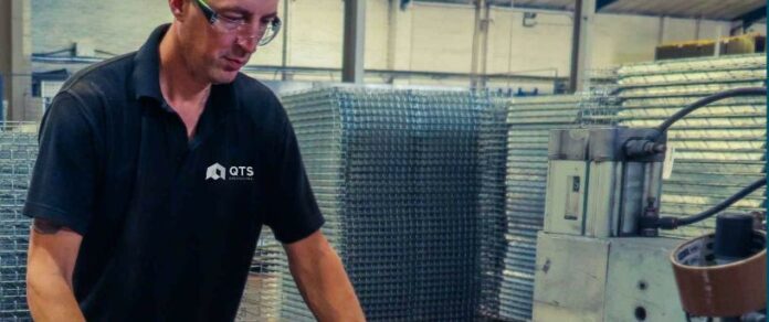 Man making wire mesh product